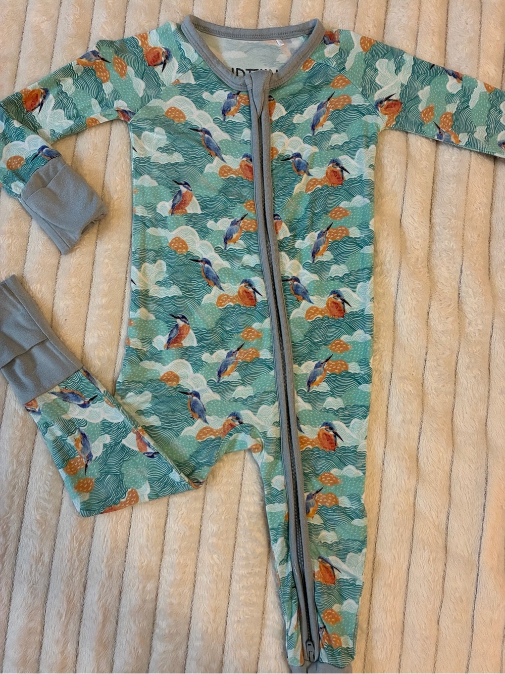 Kindthing Tencel Convertible Zippy 🌿✨
Size 6–12 Months